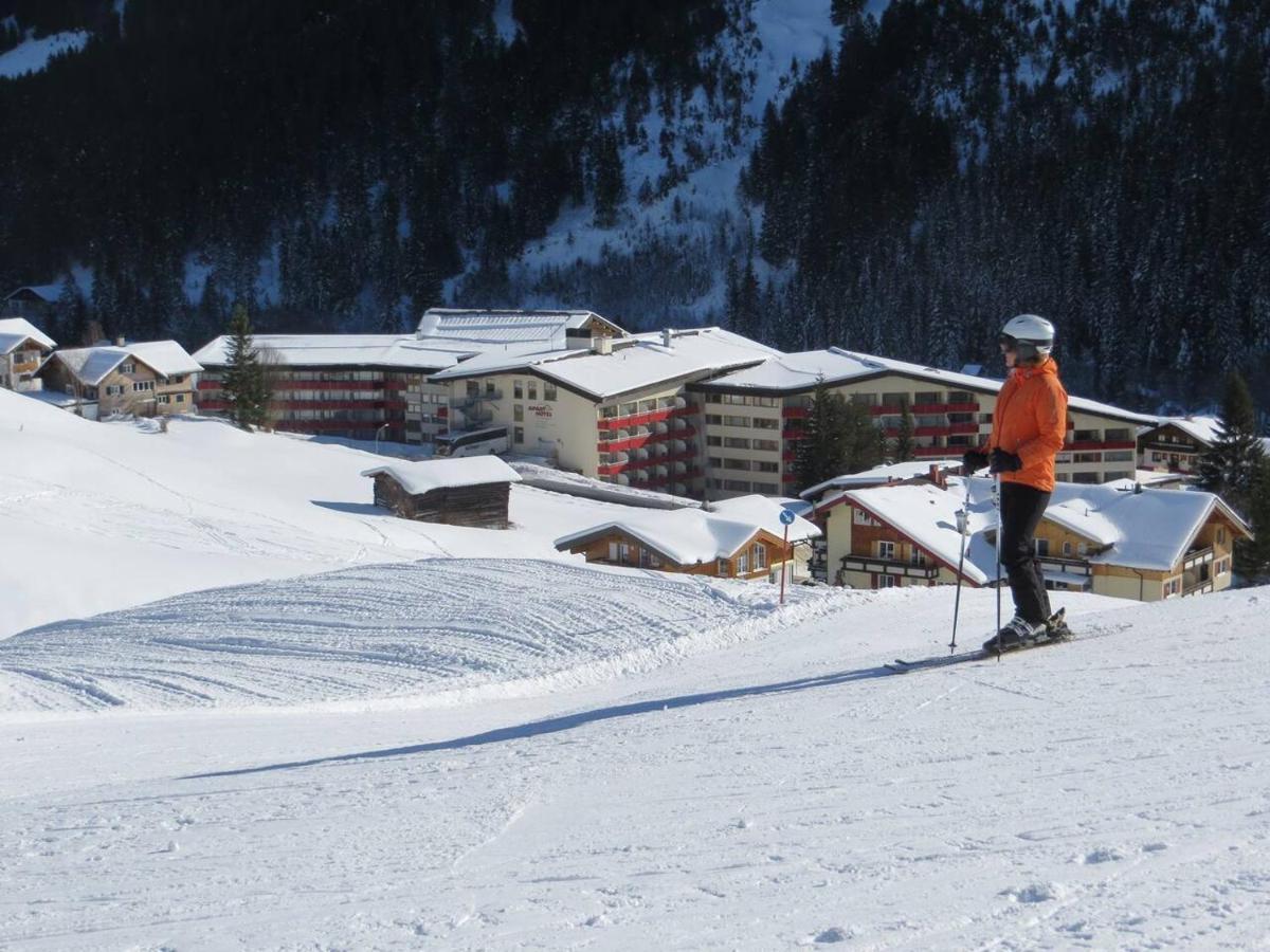Spacious Corner Apartment In Aparthotel Kleinwalsertal Мителберг Екстериор снимка